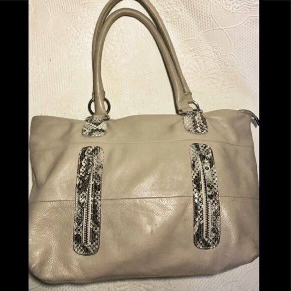 Innue Handbags - INNUE Tan Leather Italian Handbag